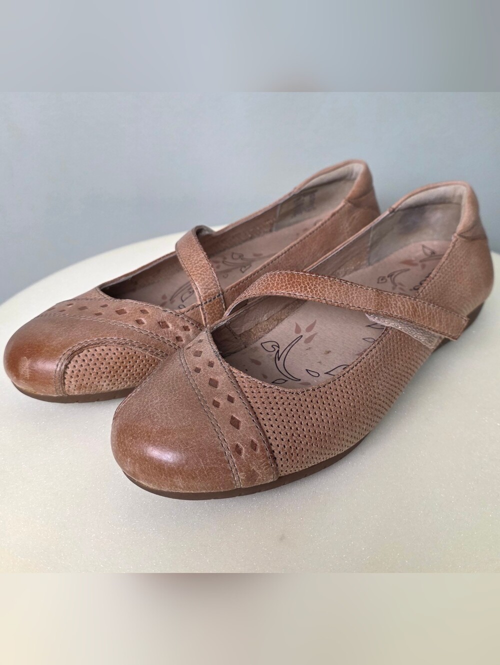 Taos Boho Scamp Perforated Leather Mary Jane Flats - Tan - Size 7.5 - Like New! - Picture 10 of 17
